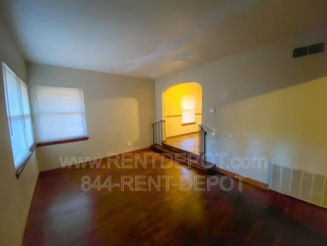 Building Photo - 1602 S Fares Ave
