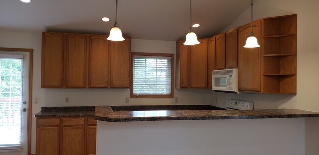 Building Photo - 106 Maria Ln