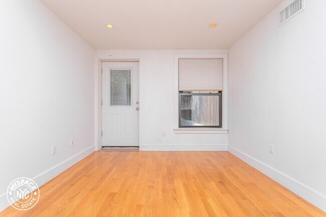 Building Photo - 588 Franklin Ave