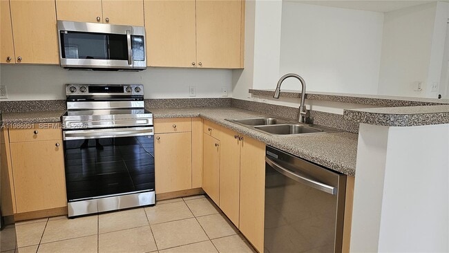 Foto del edificio - 8040 N Nob Hill Rd