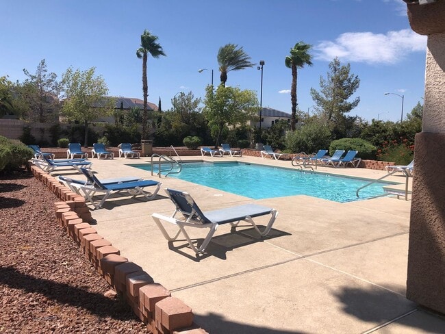 Building Photo - Great Two Bedroom Townhouse with a 1 car garage near Silverado Ranch area