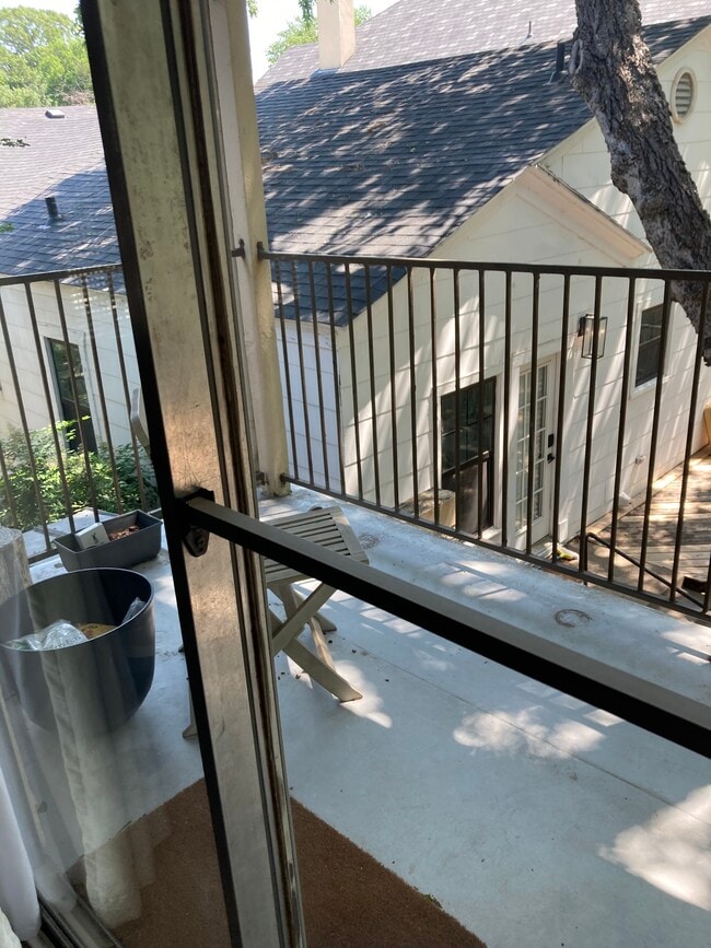 Balcony - 5033 Byers Ave