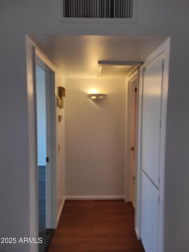 Foto del edificio - 10060 W Royal Oak Rd