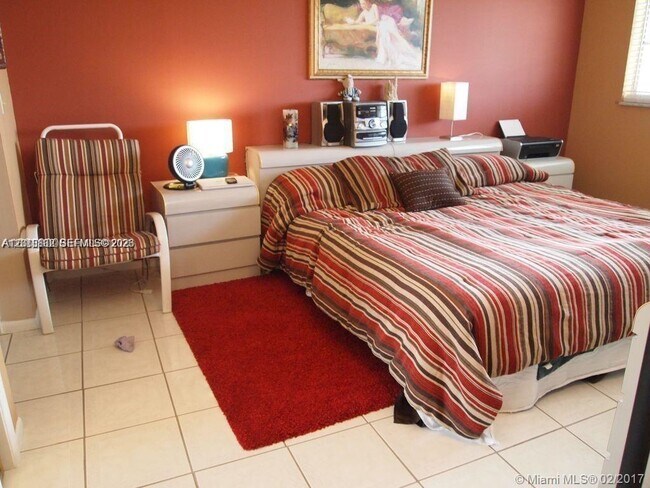 Foto del edificio - 950 Hillcrest Dr