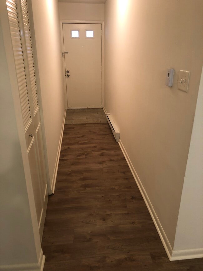 Building Photo - 42A Oxford Vlg