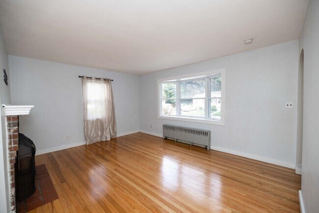 Building Photo - 50 Dutton St