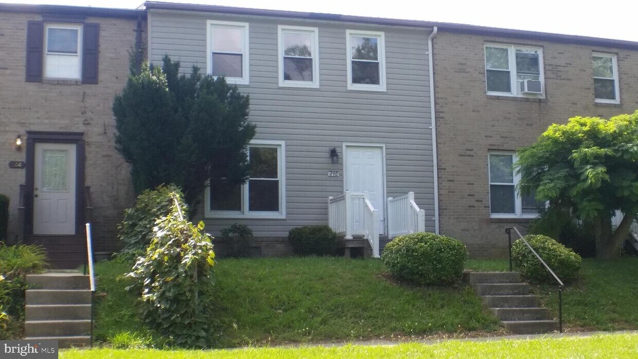 Primary Photo - 246 Surrey Ct