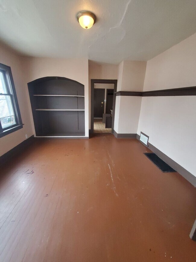 Building Photo - 2203-2205 W Melvina St. (Duplex)(ACE PROPERTY)