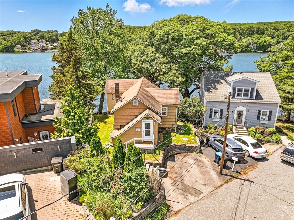Primary Photo - 35 Canna Dr