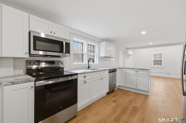 Building Photo - 98 W Main St