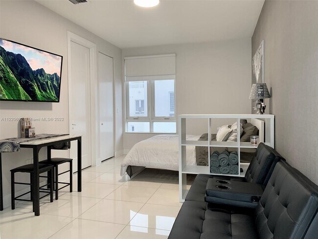 Foto del edificio - 6428 N W 104th path