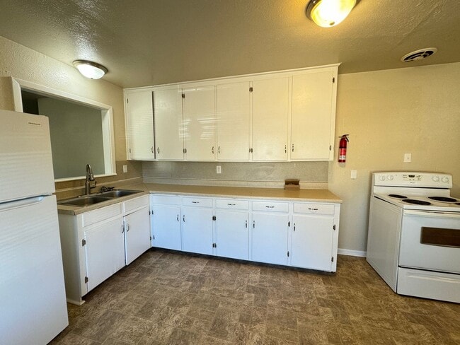 Building Photo - 1808 N Gray St