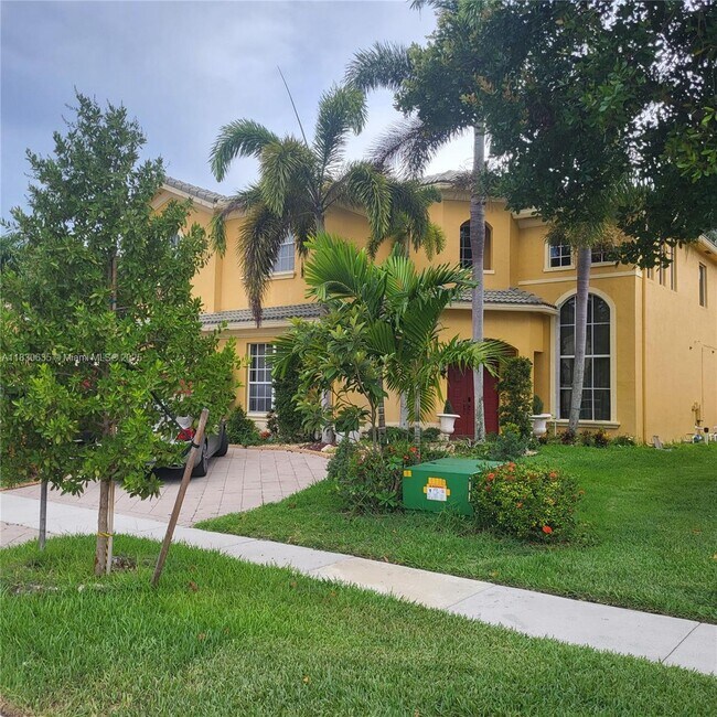 Foto del edificio - 5029 Forest Dale Dr