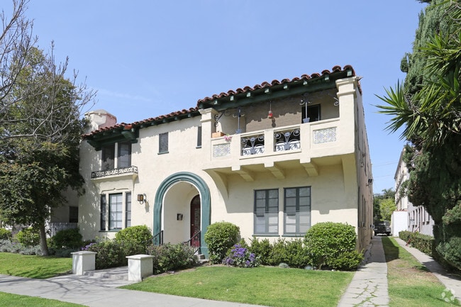 Building Photo - 141 S Elm Dr