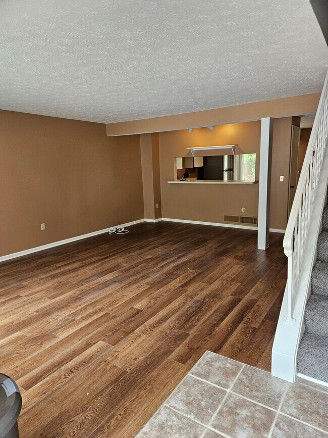 Large Living Room - 64 Penn Ln