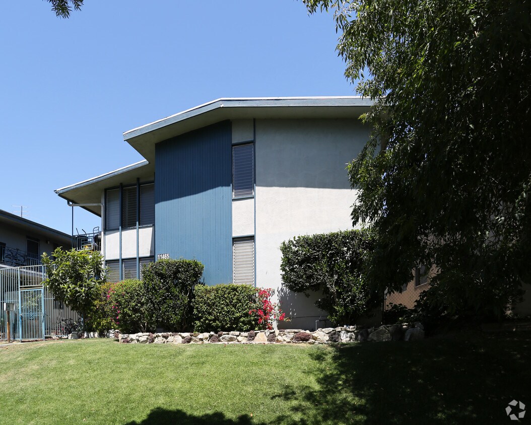 Foto del edificio - 11465 Venice Blvd