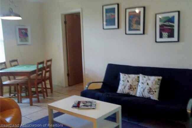 Foto del edificio - 3200 Country Hill Rd