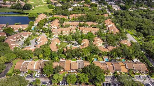 Foto del edificio - 3351 Emerald Oaks Dr