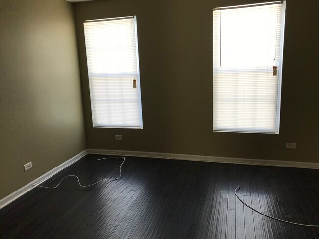 Foto del edificio - 1429 Embassy Ln