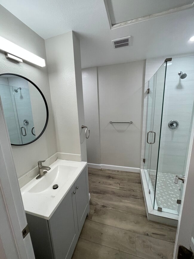 Bathroom #1 - 1010 Cypress Ave