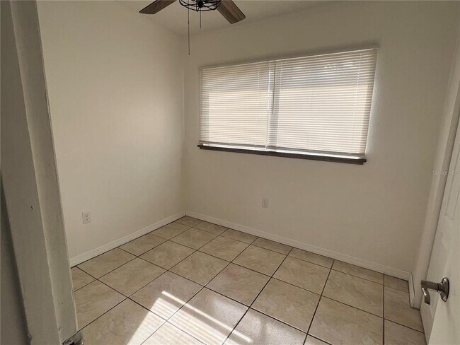 Foto del edificio - 3429 Lucerne Terrace