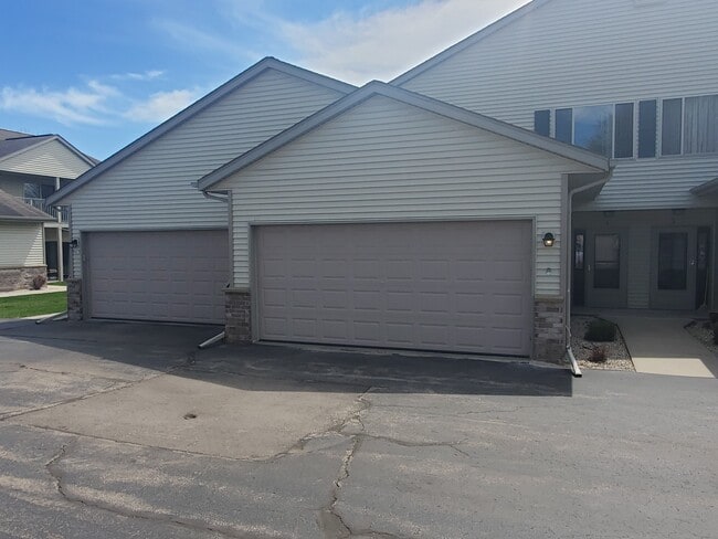 967 Roseland Dr. Unit 2 - 967 Roseland Dr