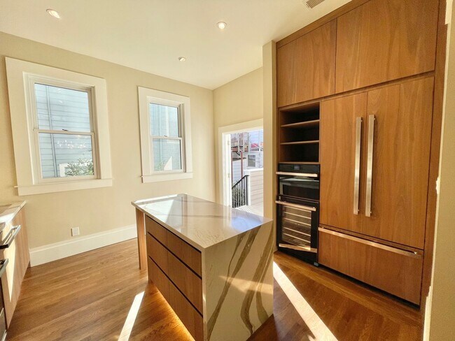 Building Photo - Modern, All New, High End 3BR/2BA Plus Den...