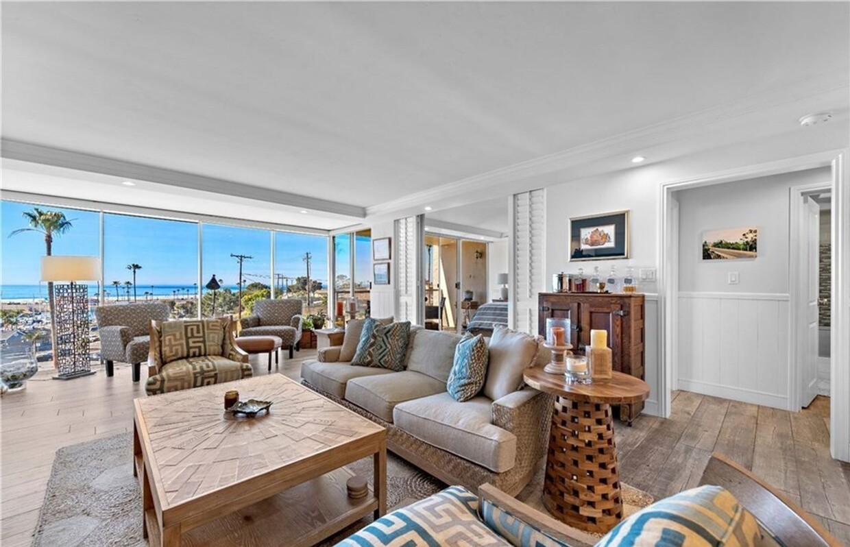 Primary Photo - Beachfront Coastal Condo in Oceanside – In...