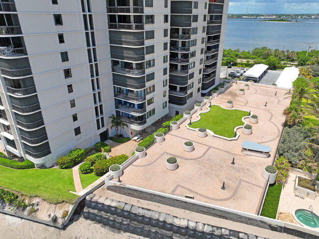 Foto del edificio - 5380 N Ocean Dr