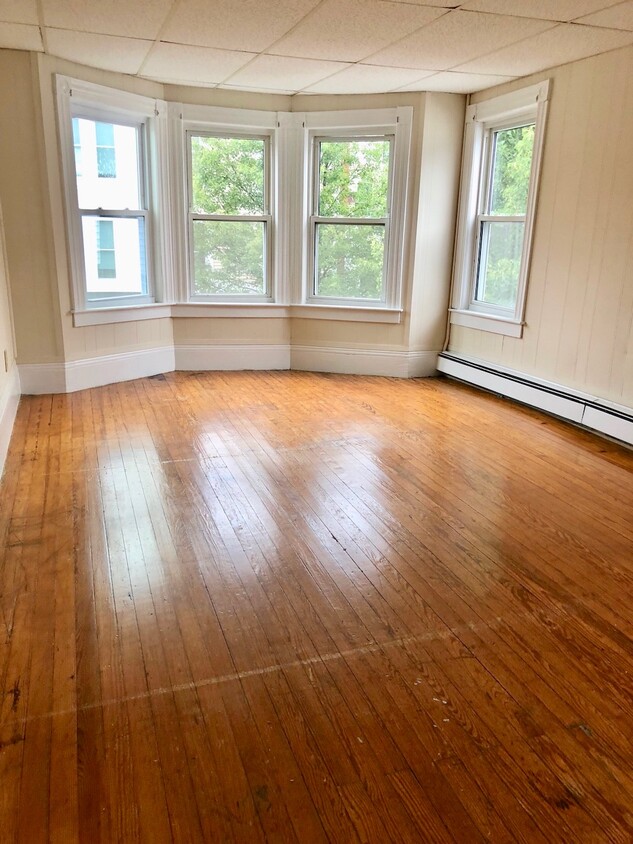 Primary Bedroom - 84 Main St