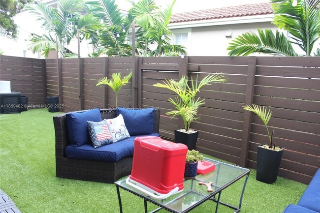 Foto del edificio - 8415 NW 108th Pl