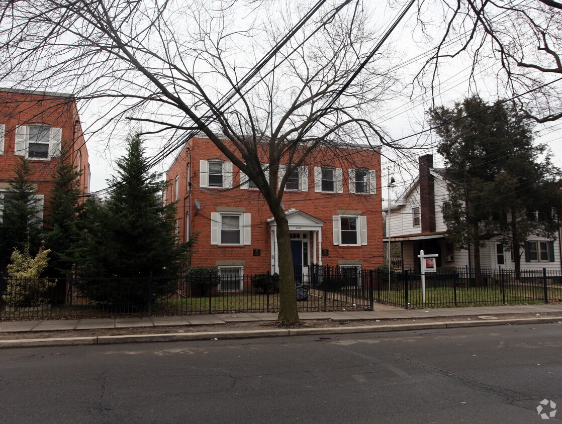 Building Photo - 3004 30th St SE