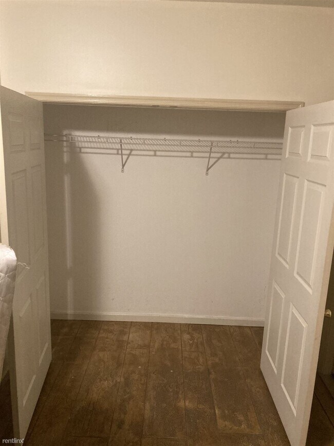 Foto del edificio - 3 br, 1 bath Duplex - 610 S Fawn St