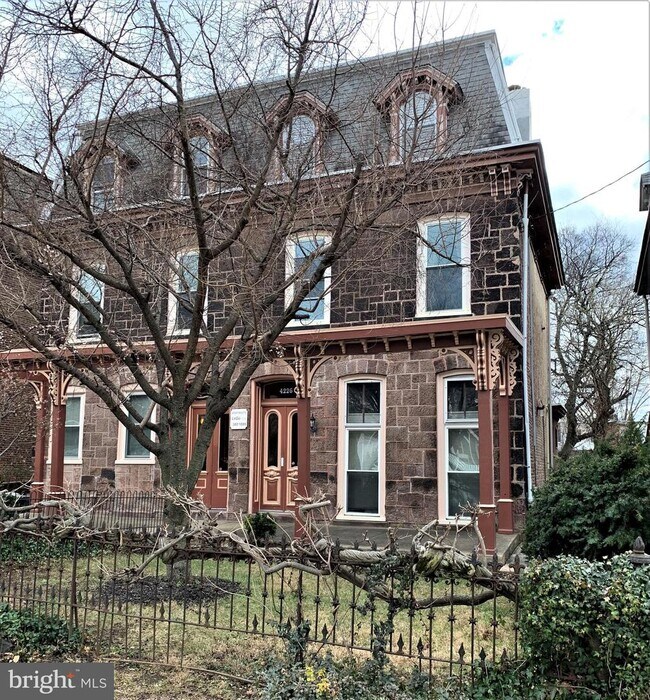 Foto del edificio - 4224 Chester Ave