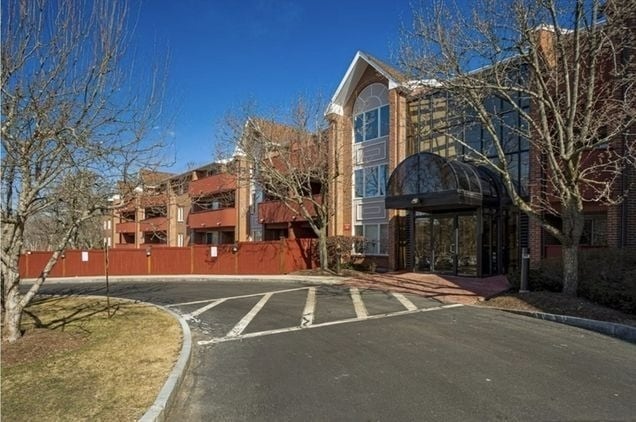 Foto del edificio - Spacious 2BR / 2BA First-Floor Condo with Balcony & Amenities at Rosemary Ridge