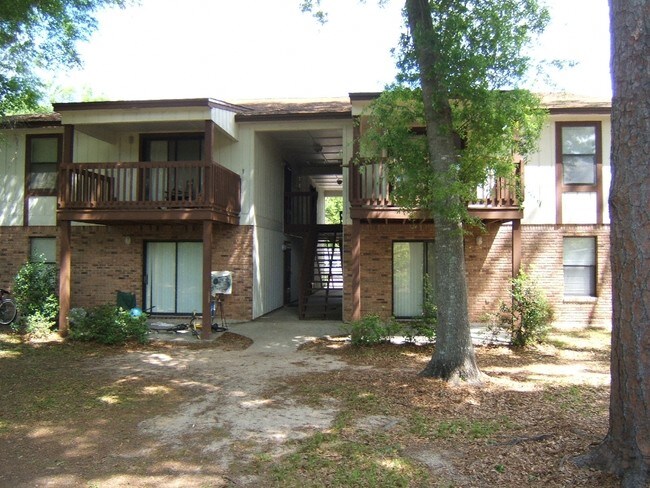 Building Photo - Calumet Villas