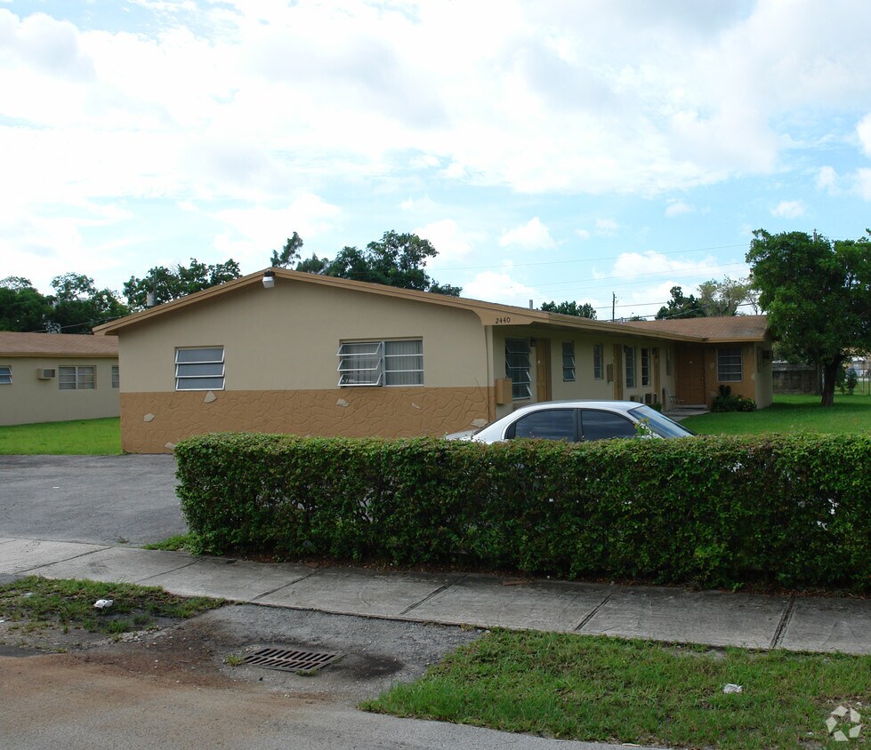 Primary Photo - 2440 NE 188th St