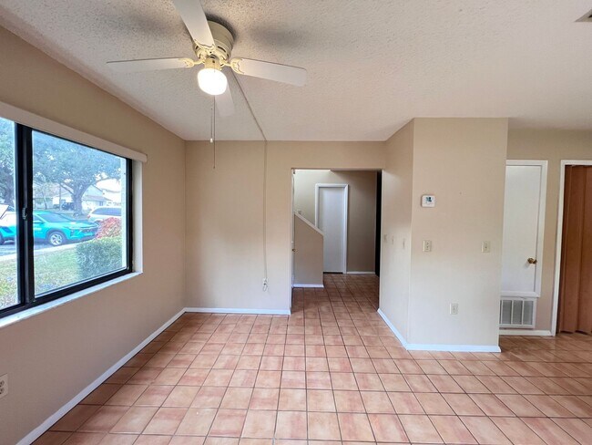 Photo - Great townhouse -  available now!