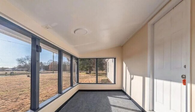 Foto del edificio - Welcome to this Newly renovated  3 bedroom...