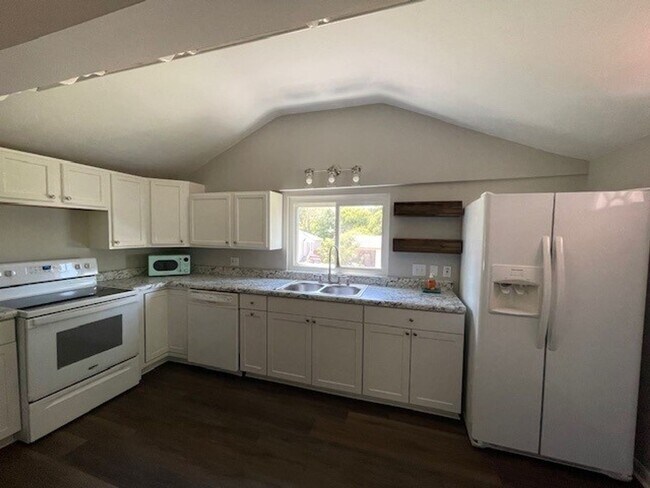 Foto del edificio - CHARMING UPDATED 1940'S COTTAGE IN HISTORIC COLONIAL VILLAGE IN S. KNOXVILLE!!!!!