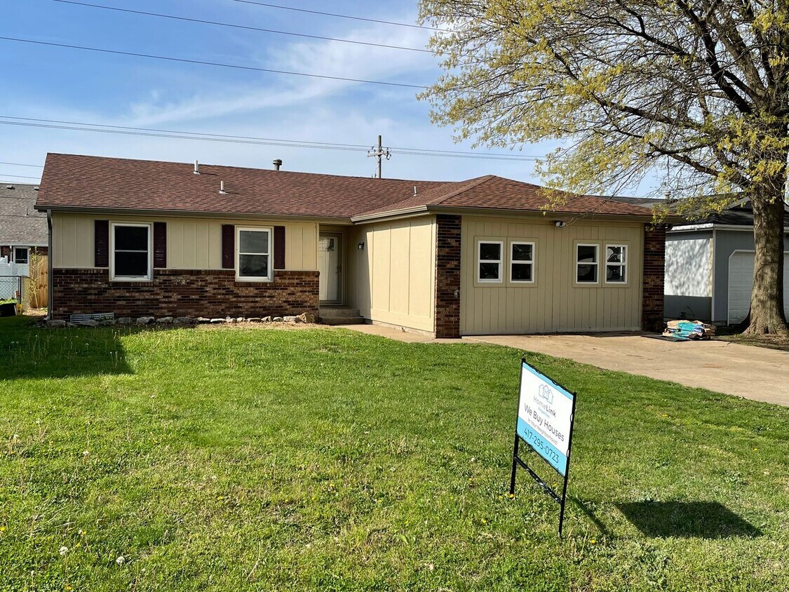 1334 W Downing St, Springfield, MO 65807 House Rental in Springfield