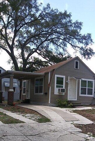 Building Photo - 701 E Hanlon St