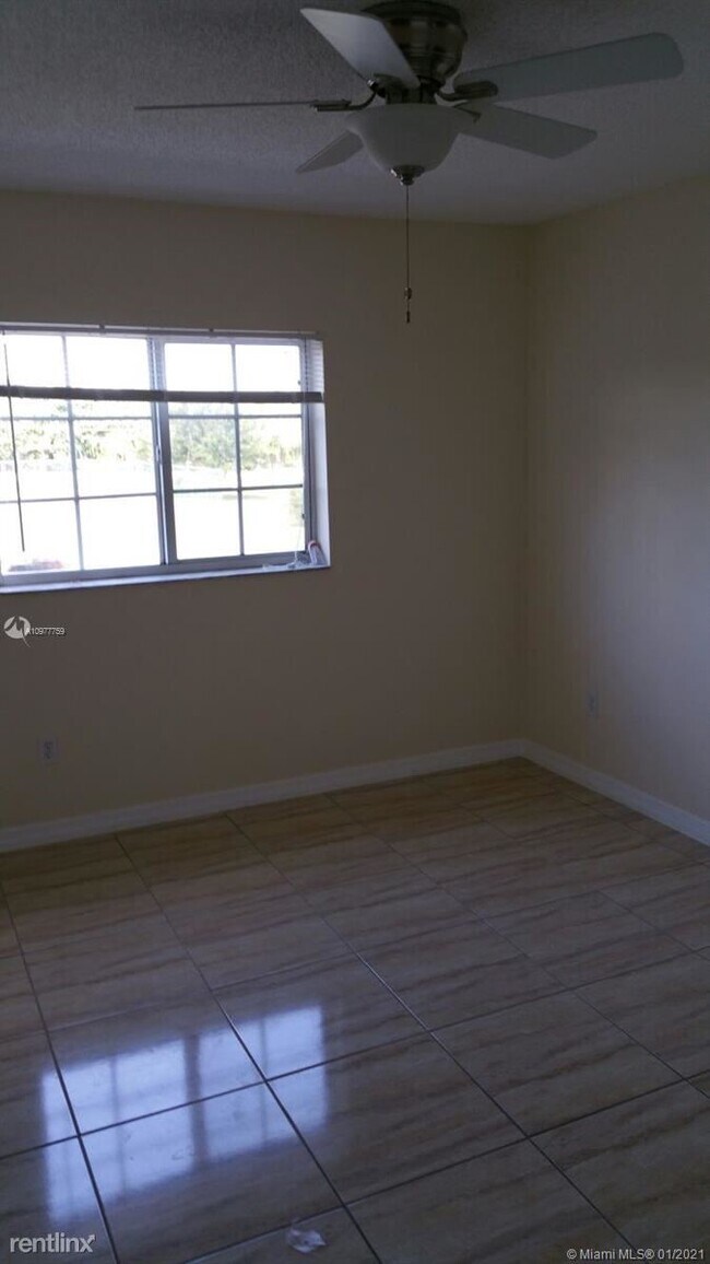 Building Photo - 1 br, 1 bath Condo - 3400 N 56th Ave