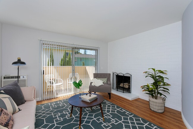 Building Photo - French Court Apartments