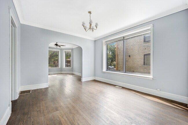 Building Photo - 2544 N Harding Ave