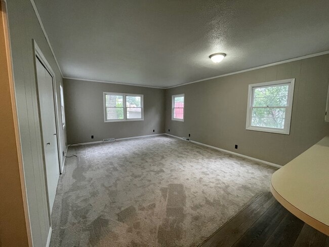Building Photo - 2209 Iowa St