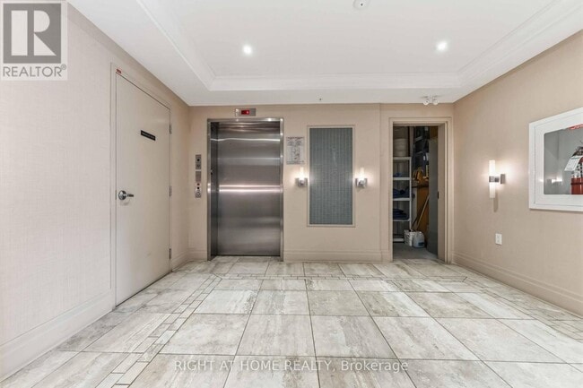 Building Photo - 200 Winterfell Private