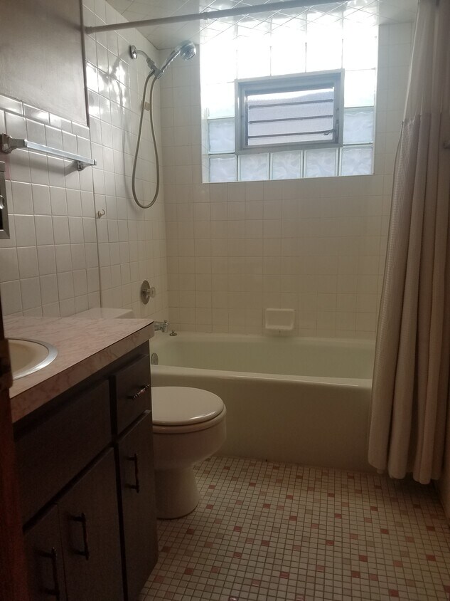 Foto principal - 6042 S Kolmar Ave