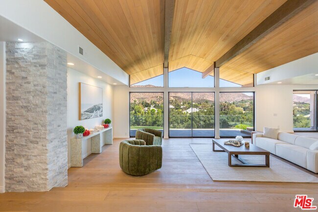 Foto del edificio - 5109 Lakeview Canyon Rd