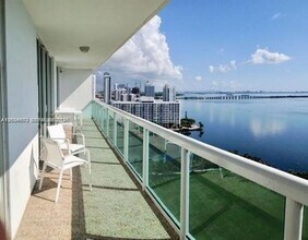 Building Photo - 1800 N Bayshore Dr